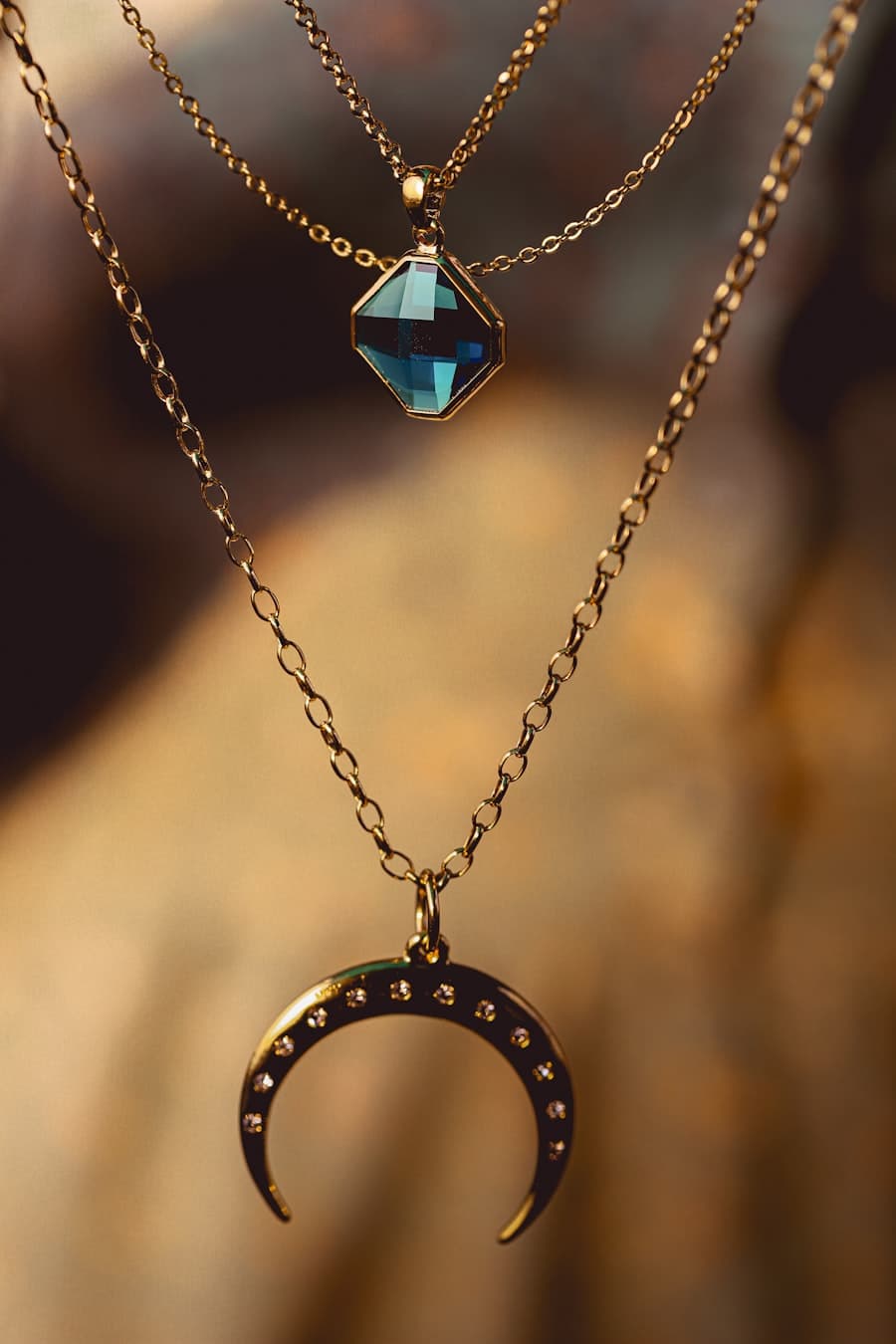 Lumière Solitaire Pendant